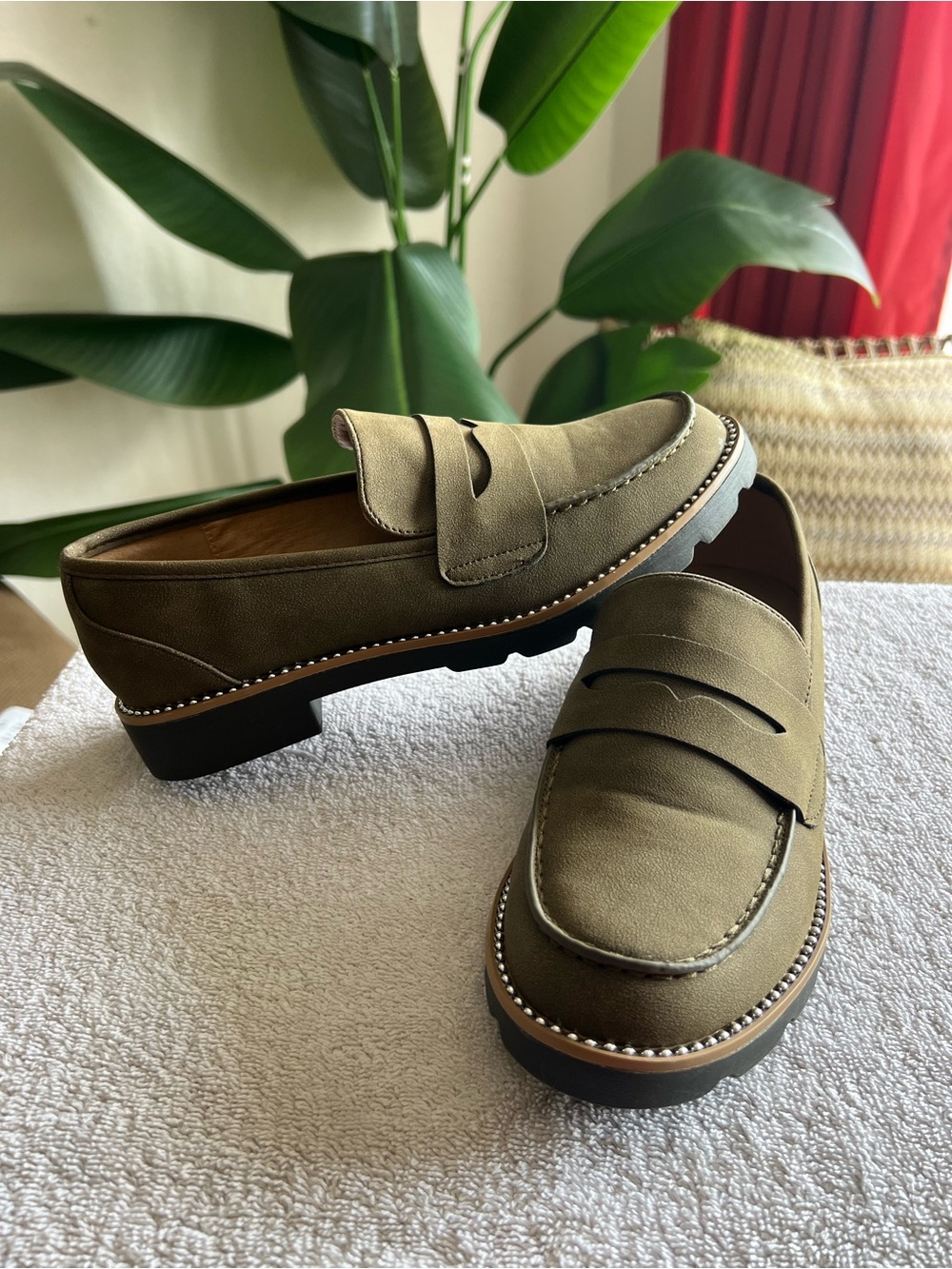 NEW Women Taryn Olive Green Suede Penny Loafers Classic Slip-On Dress sz 7